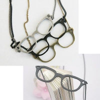 Exklusive Halskette mit Retrobrille -  Kette ca. 60 cm